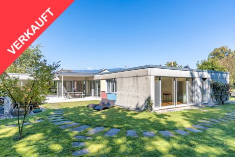 Zeitloses Architektenhaus an aussergewöhnlicher Lage