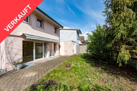 Familienfreundliches Doppelhaus mit Garten an ruhiger Lage