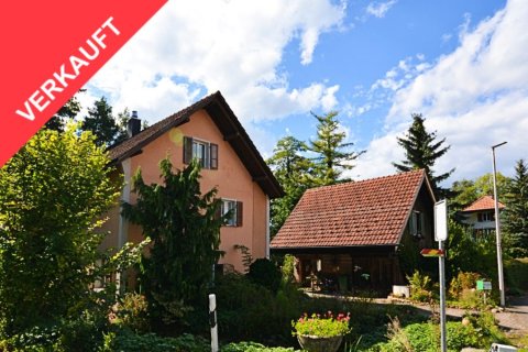 Charmantes Einfamilienhaus mit Schopf und idyllischem Garten direkt am Bach