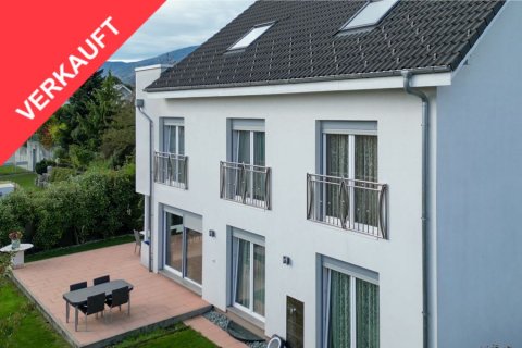 Exklusives Haus am Ortsrand mit Pool, luxuriösem Interieur und Garten